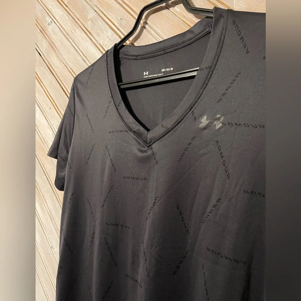 Under Armour Black & Grey Short Sleeve V Neck Tee Soft Athletic Workout Loose - Picture 6 of 8